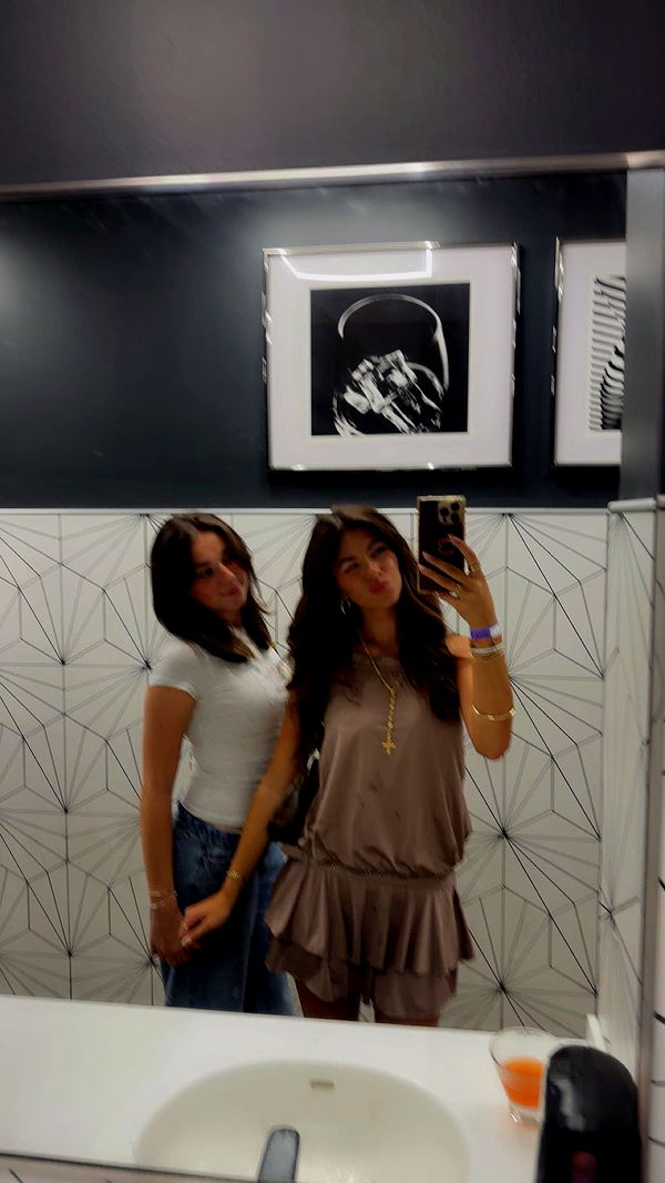 mia_sweitz image ~ Altpins