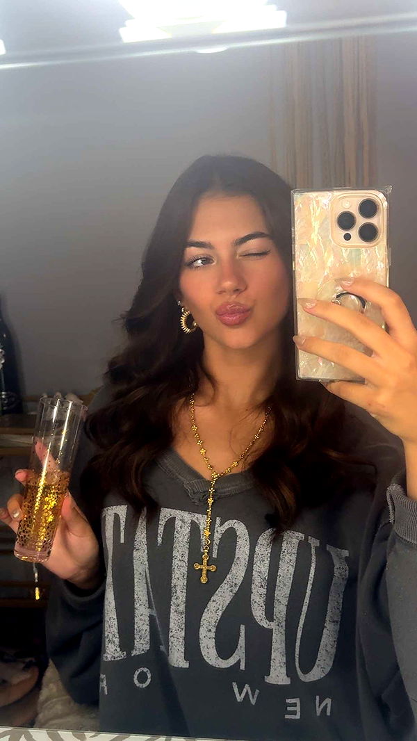 mia_sweitz image ~ Altpins