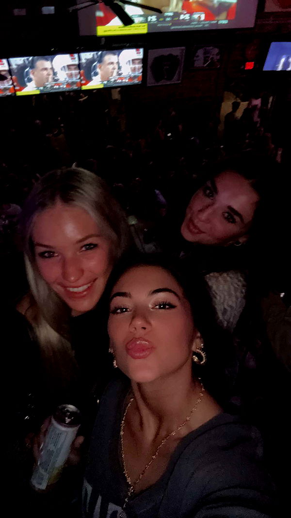 mia_sweitz image ~ Altpins