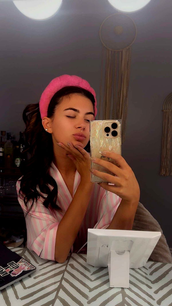 mia_sweitz image ~ Altpins