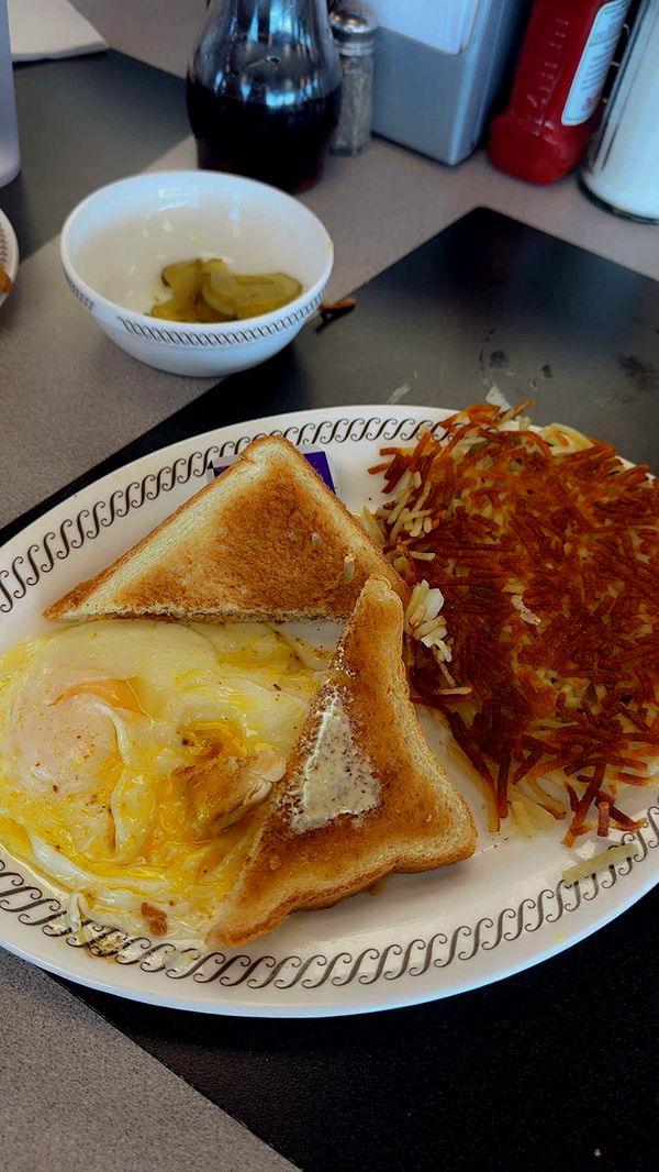 mia_sweitz image ~ Altpins