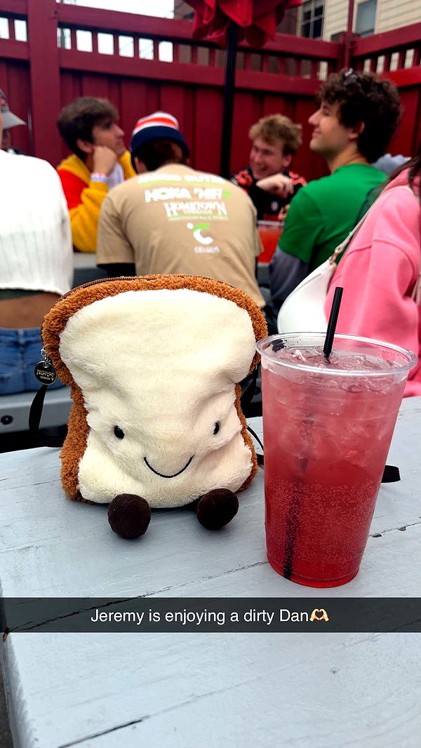 mia_sweitz image ~ Altpins