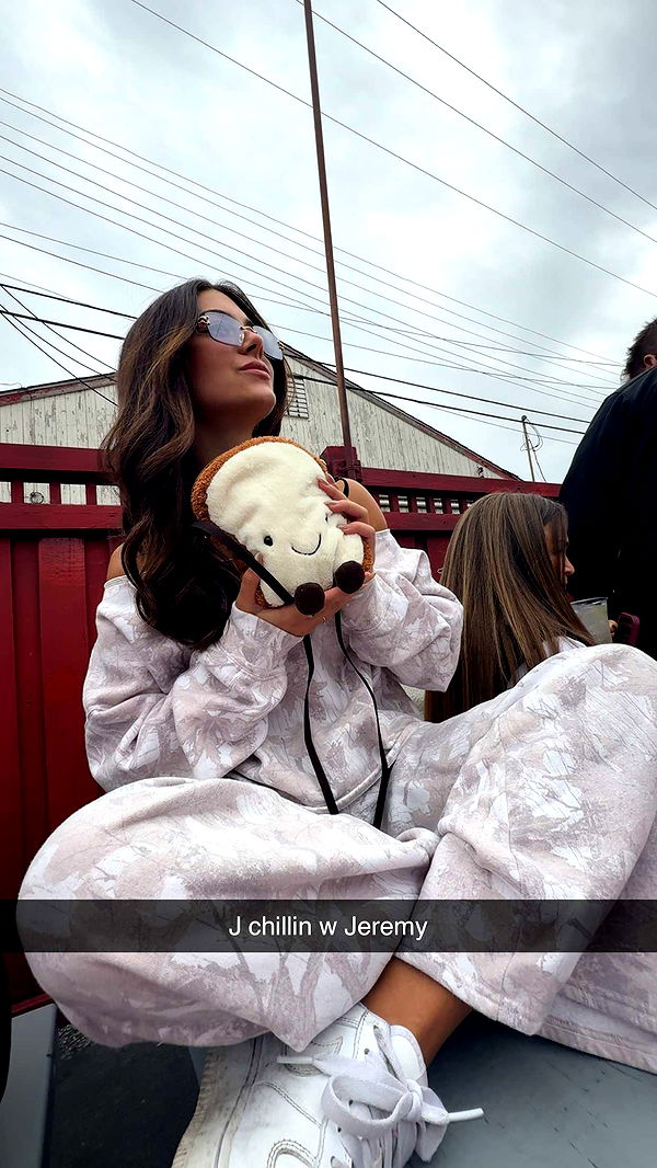 mia_sweitz image ~ Altpins