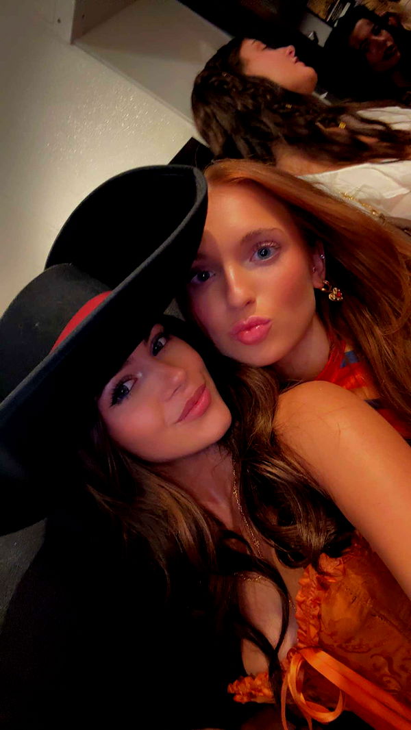 mia_sweitz image ~ Altpins