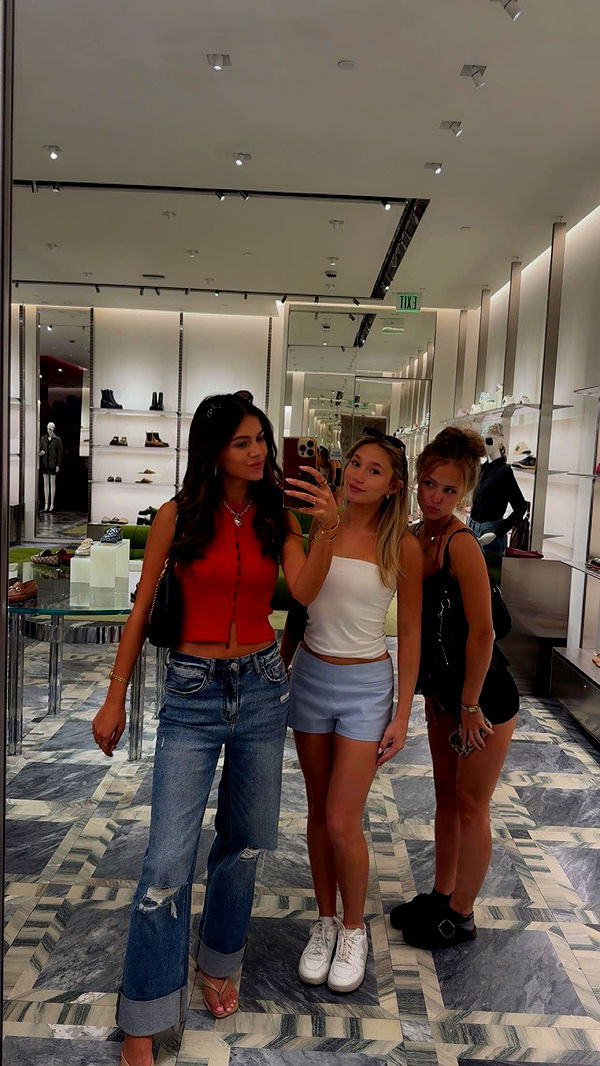 mia_sweitz image ~ Altpins