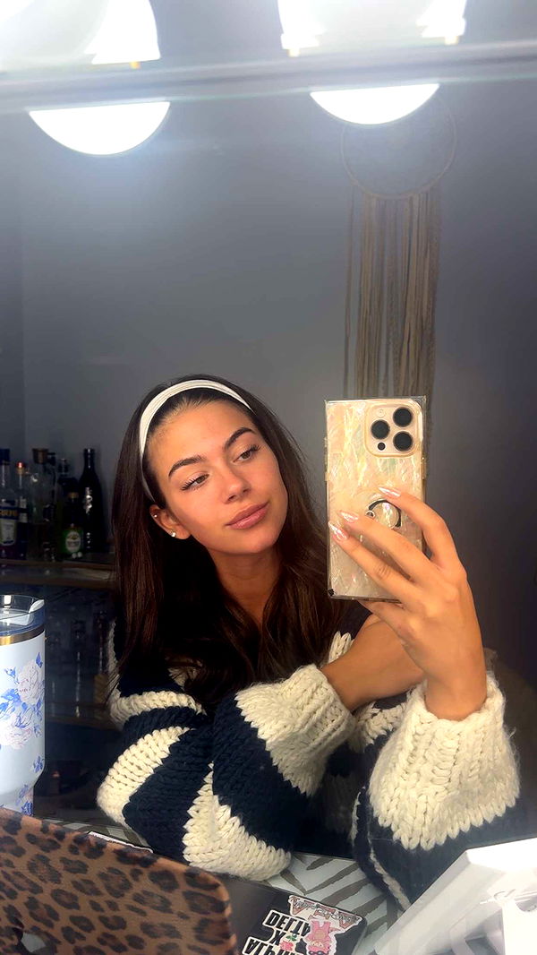 mia_sweitz image ~ Altpins