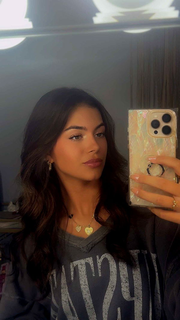 mia_sweitz image ~ Altpins