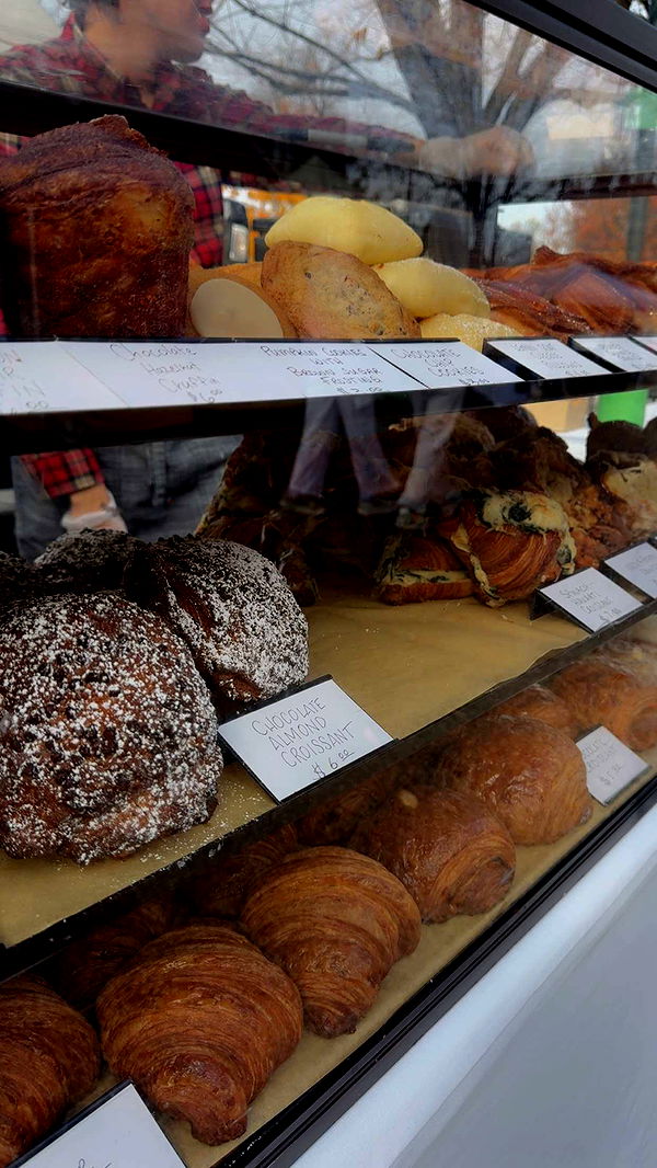 mia_sweitz image ~ Altpins