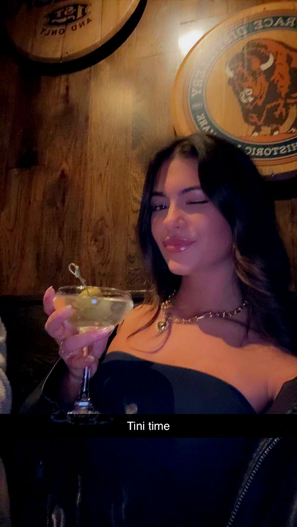 mia_sweitz image ~ Altpins