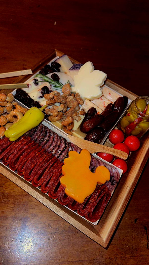 mia_sweitz image ~ Altpins