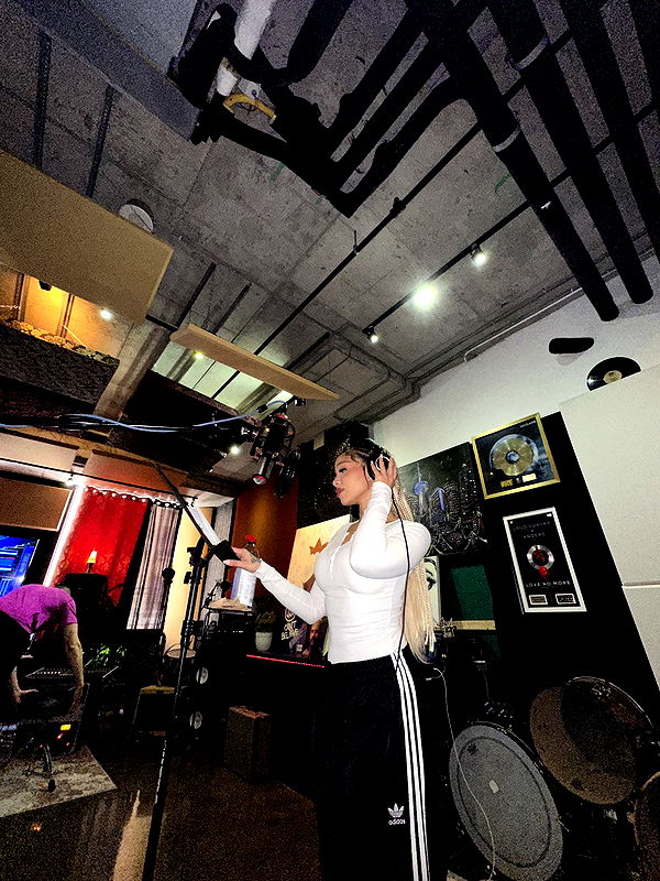 nadia-stone image ~ Altpins