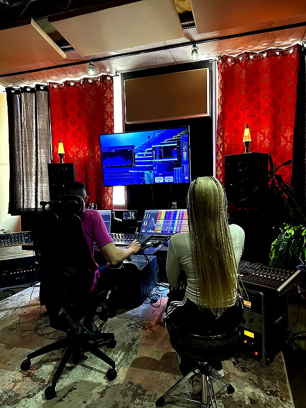 nadia-stone image ~ Altpins