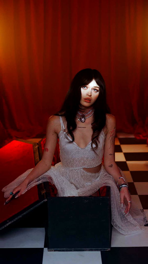 notnevaaadaa image ~ Altpins