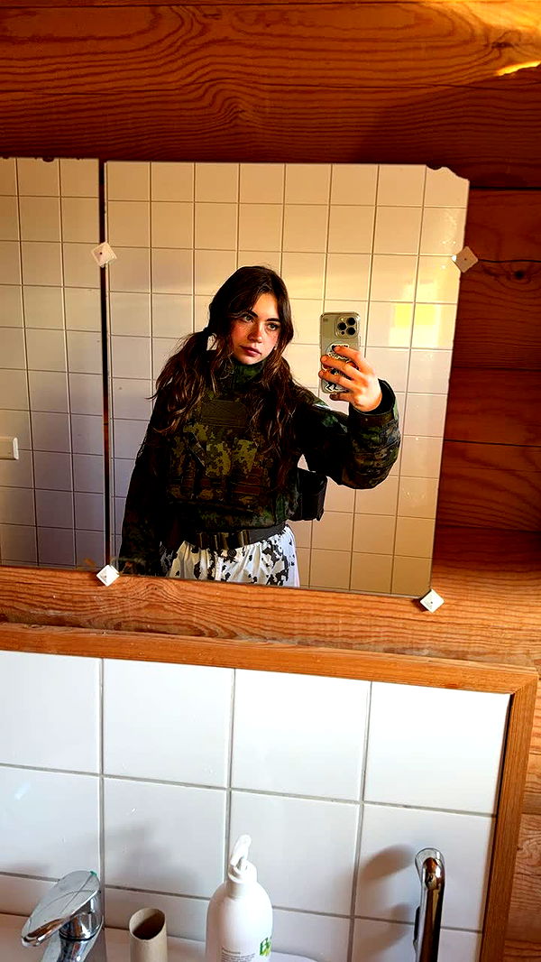 realhaylujan image ~ Altpins