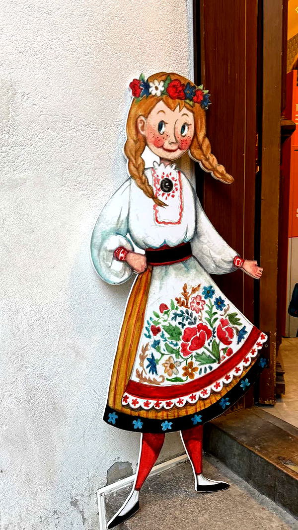 realhaylujan image ~ Altpins