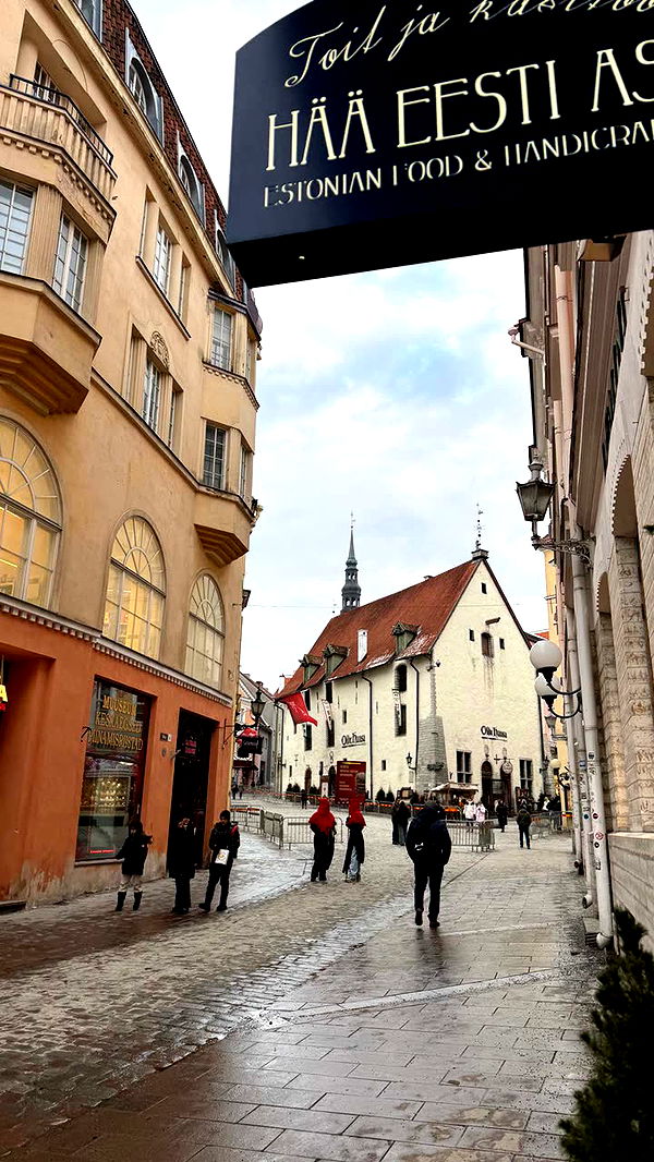 realhaylujan image ~ Altpins