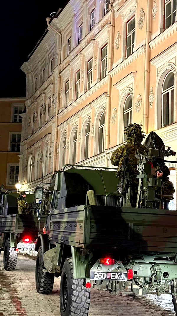 realhaylujan image ~ Altpins