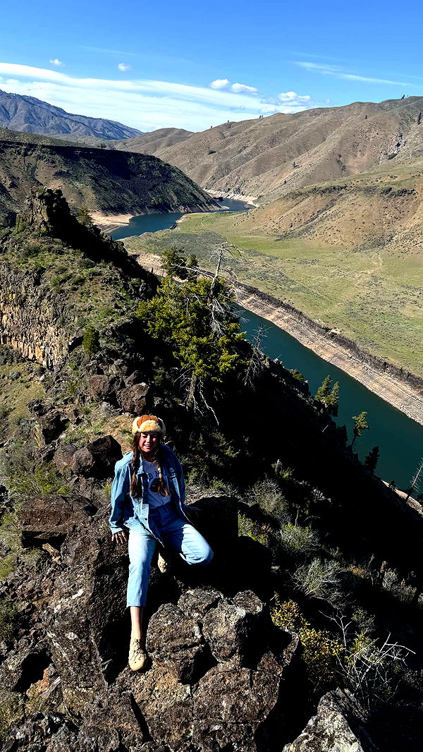 realhaylujan image ~ Altpins