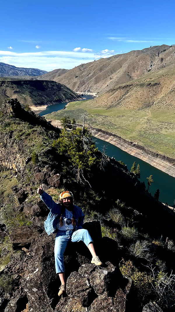 realhaylujan image ~ Altpins