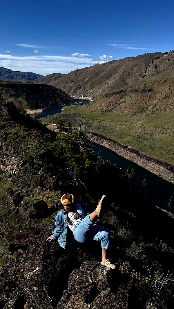 realhaylujan image ~ Altpins