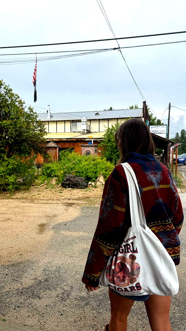 realhaylujan image ~ Altpins