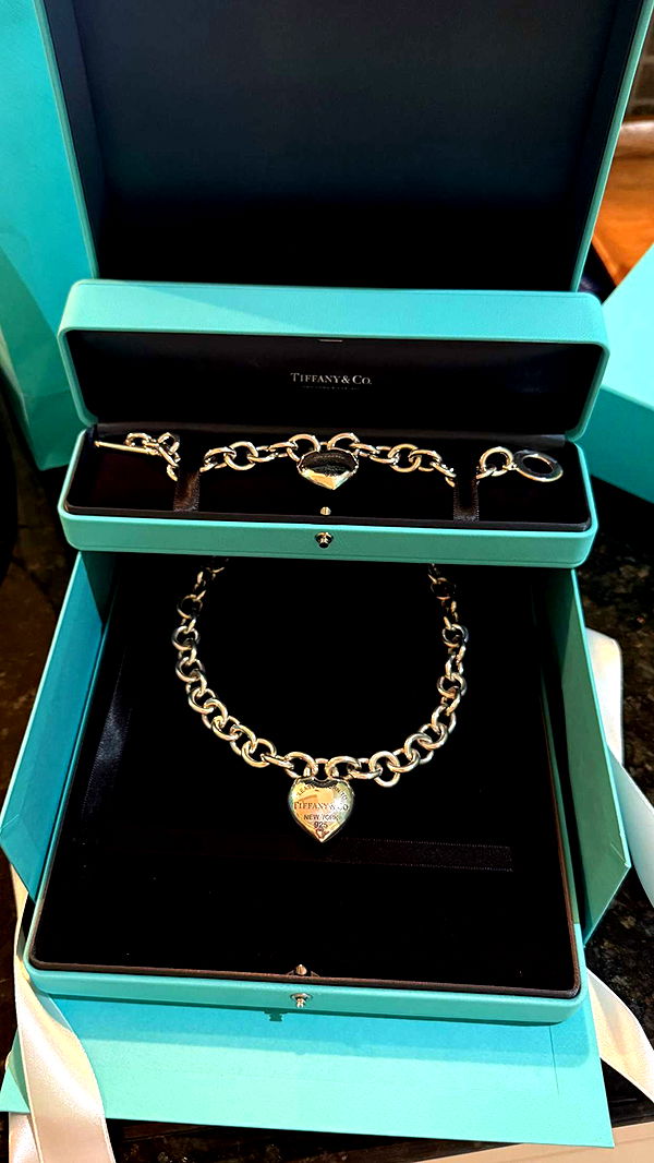 realhaylujan image ~ Altpins