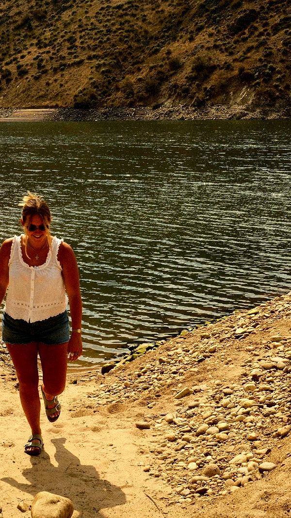 realhaylujan image ~ Altpins