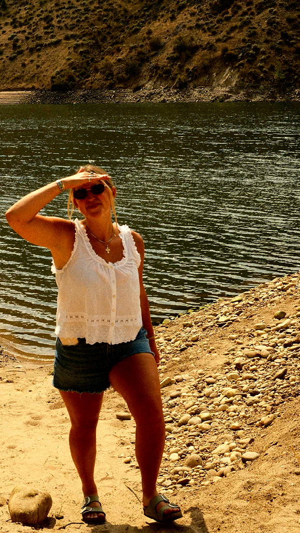 realhaylujan image ~ Altpins