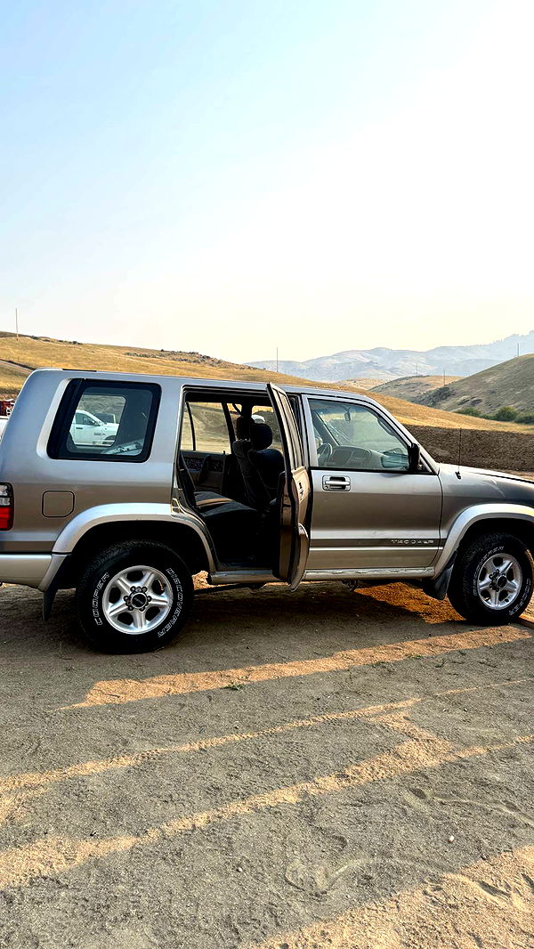 realhaylujan image ~ Altpins