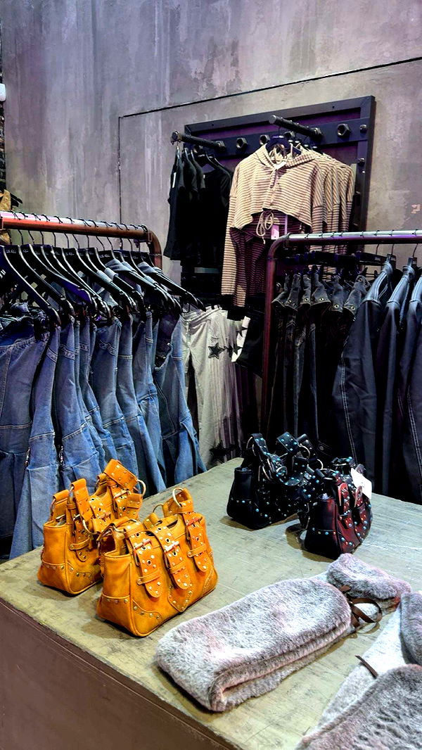 realhaylujan image ~ Altpins