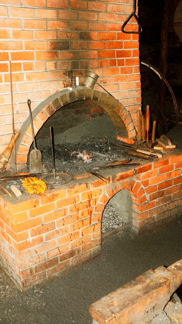 realhaylujan image ~ Altpins