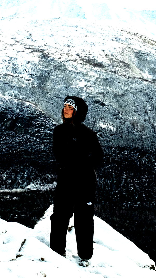 realhaylujan image ~ Altpins