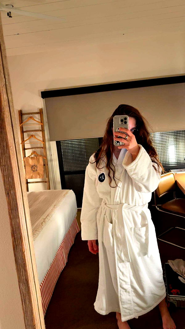 realhaylujan image ~ Altpins