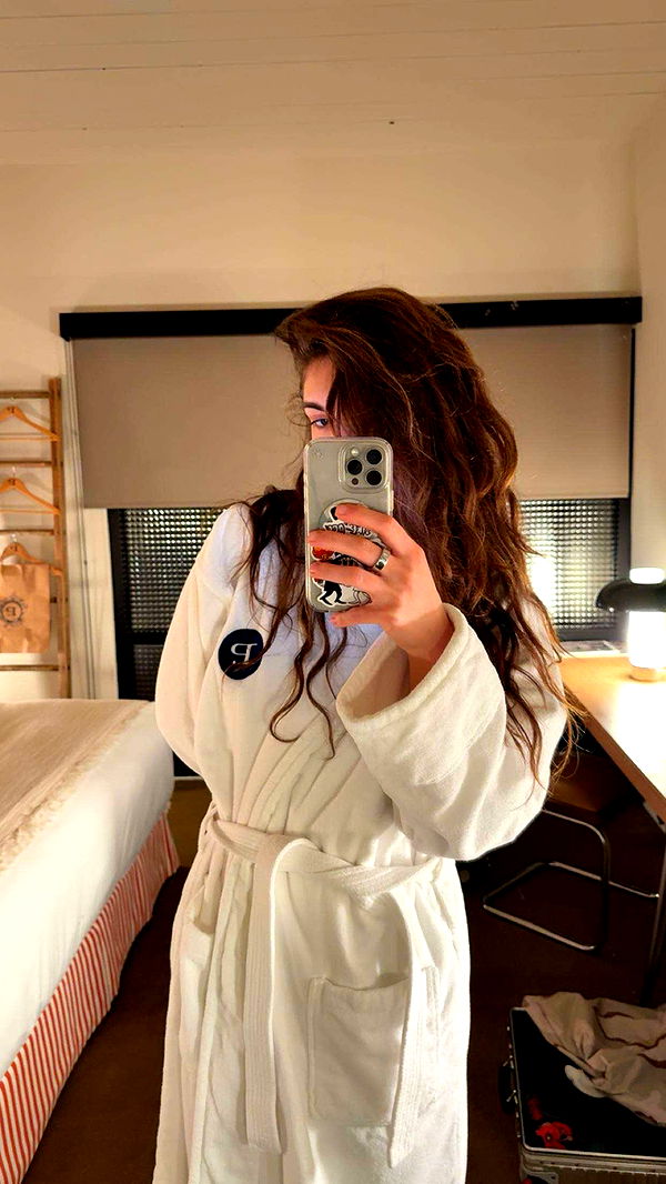 realhaylujan image ~ Altpins