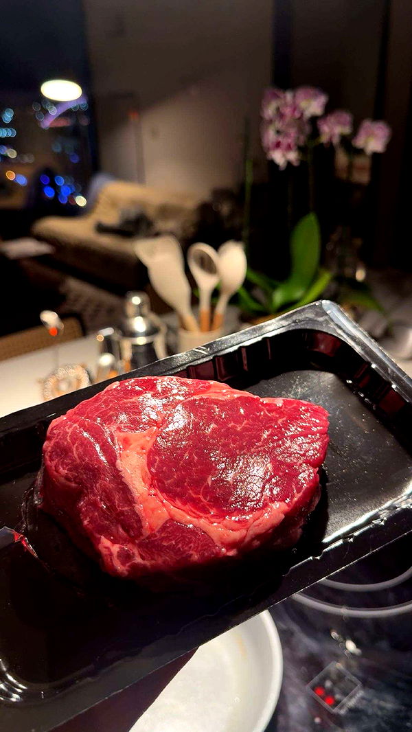 realhaylujan image ~ Altpins