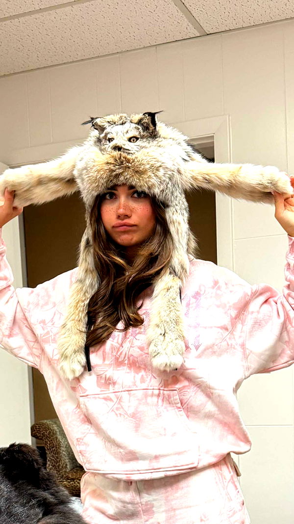 realhaylujan image ~ Altpins