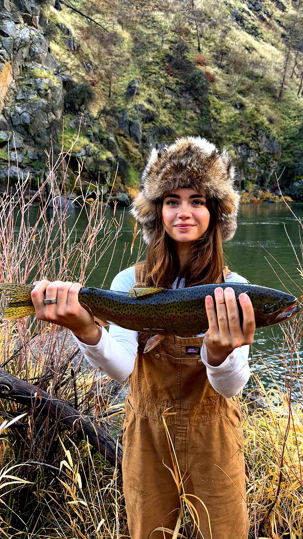 realhaylujan image ~ Altpins