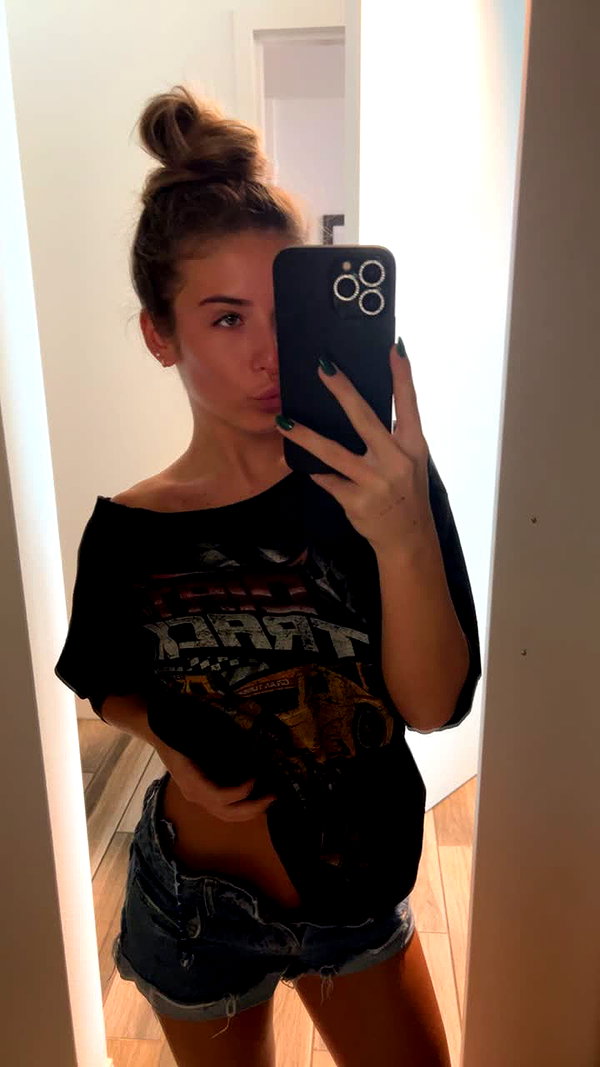 rileysaurage snapchat image archive image