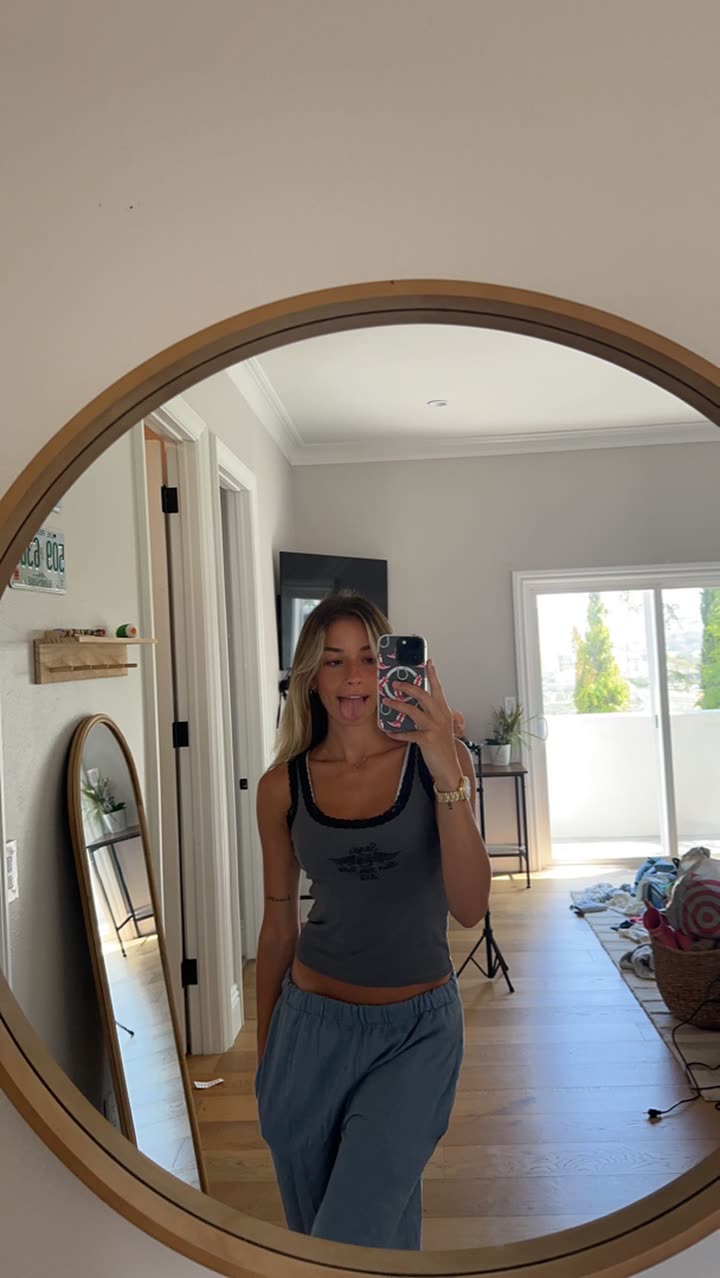 sadie.mckenna snapchat image archive image