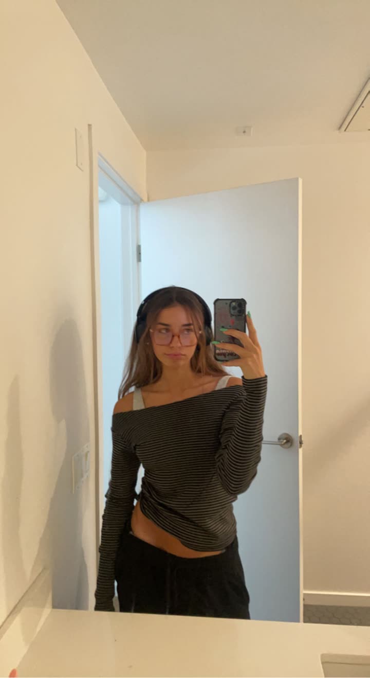 sadie.mckenna snapchat image archive image