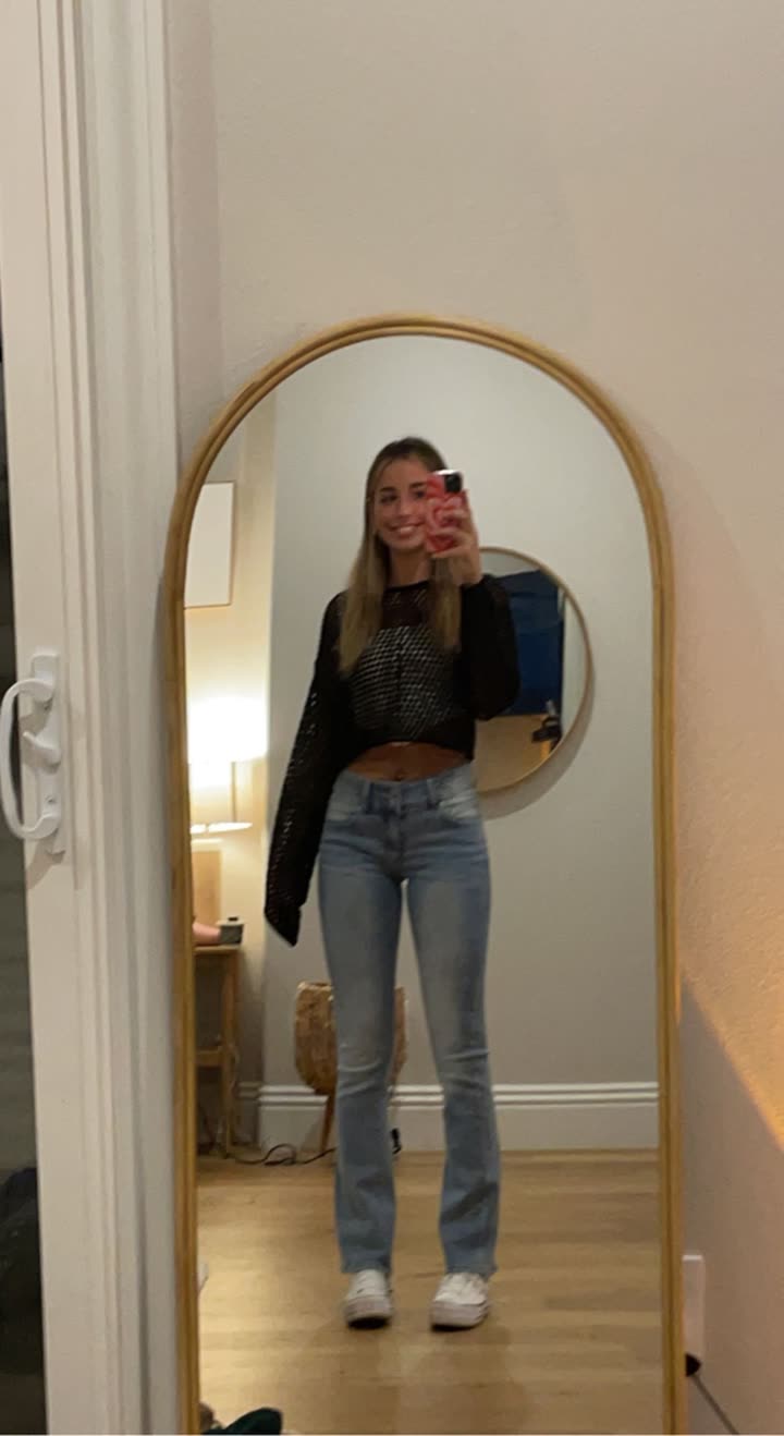 sadie.mckenna snapchat image archive image