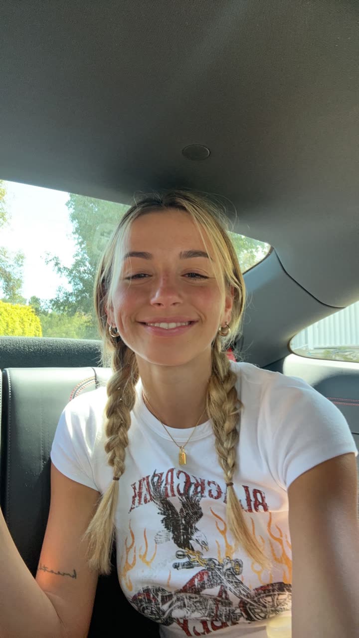 sadie.mckenna snapchat image archive image