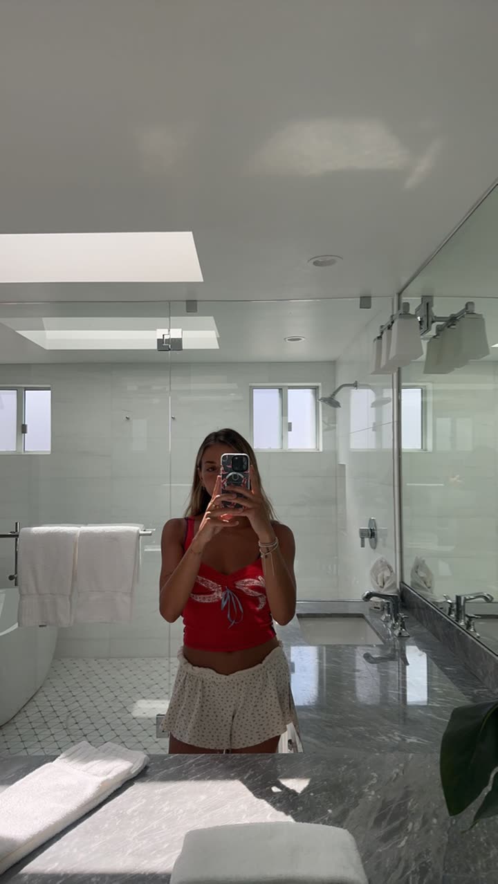 sadie.mckenna snapchat image archive image