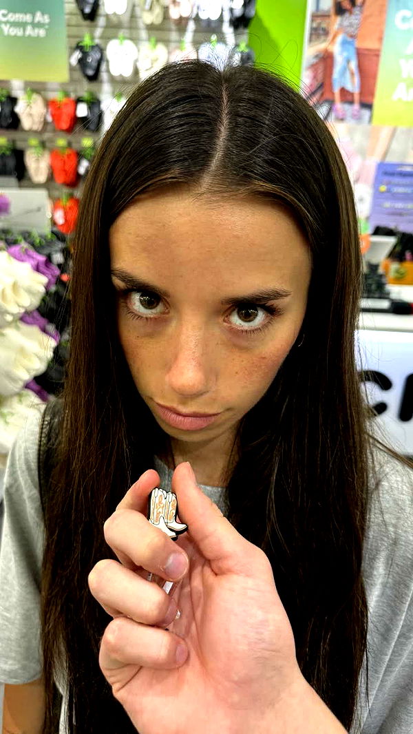 sadie.mckenna image ~ Altpins