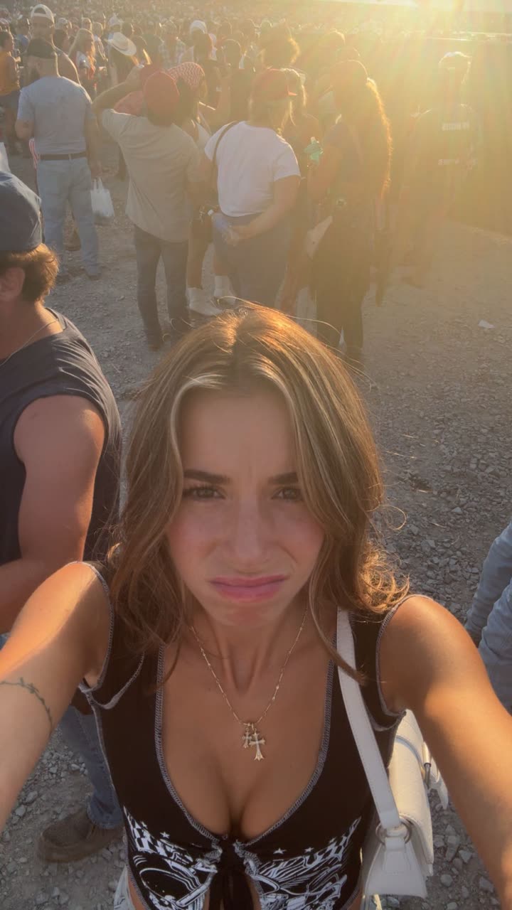 sadie.mckenna snapchat image archive image