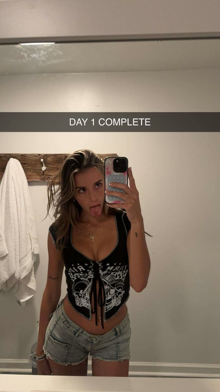 sadie.mckenna snapchat image archive image