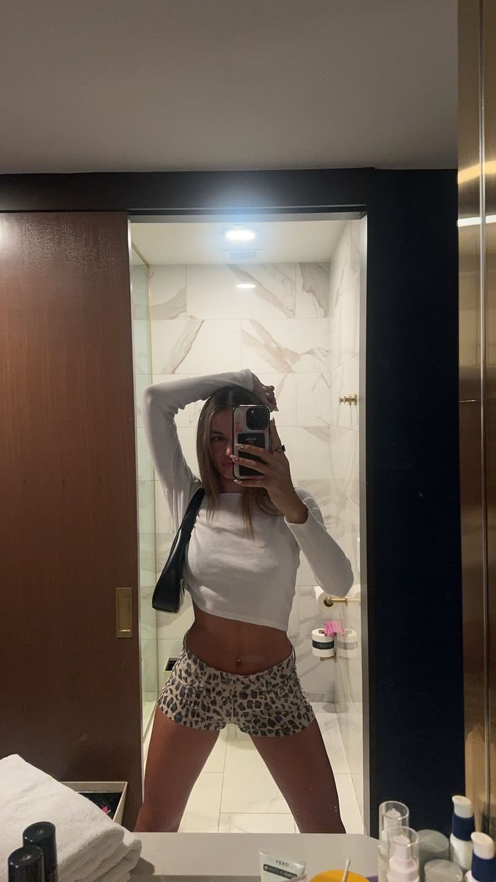 sadie.mckenna snapchat image archive image