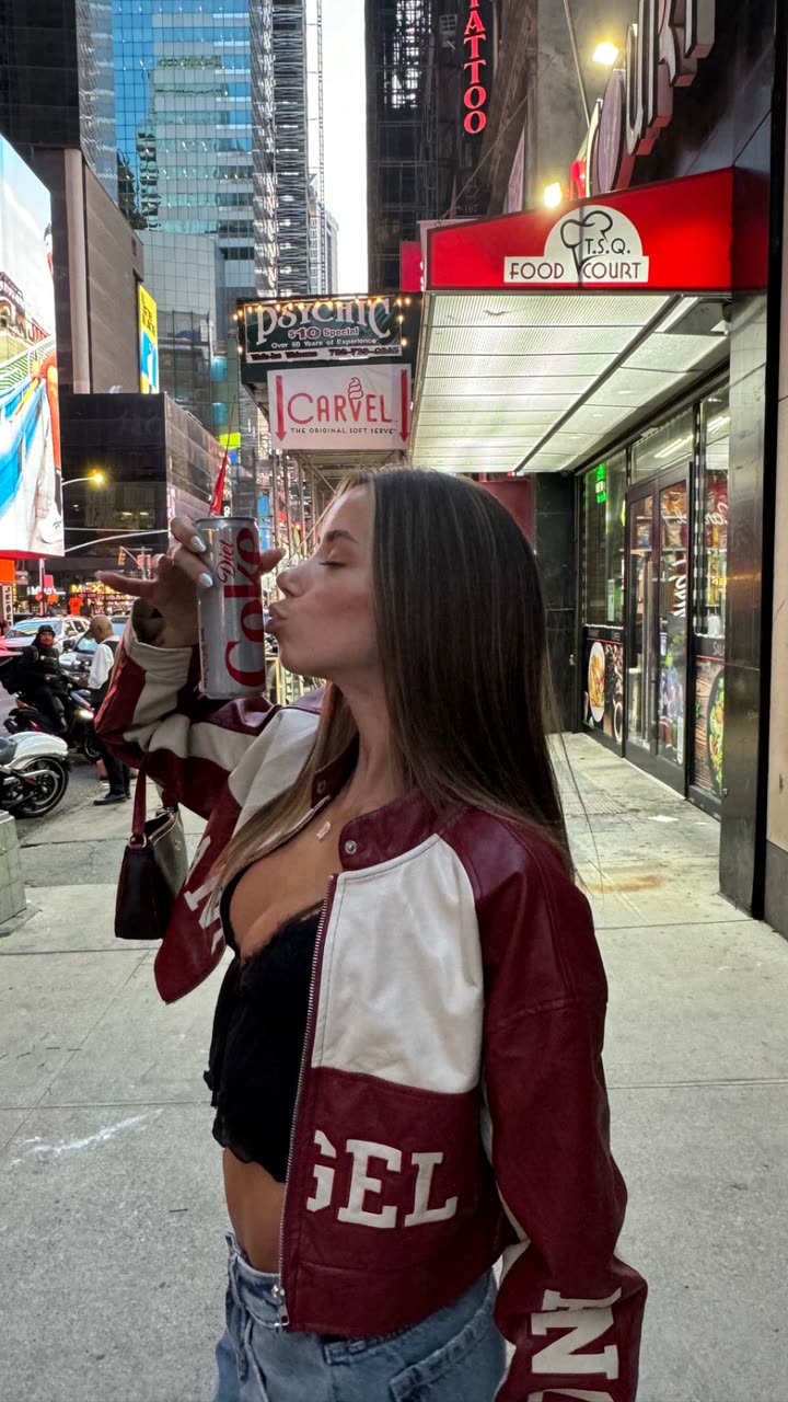 sadie.mckenna snapchat image archive image