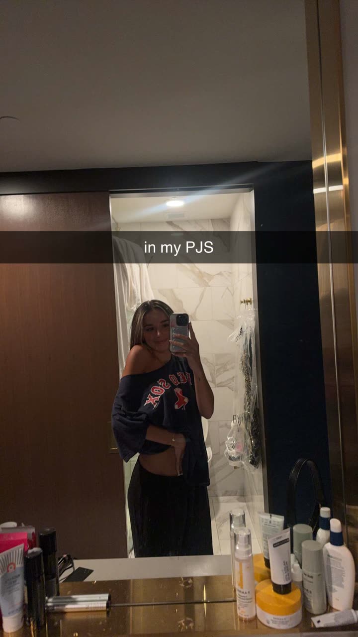 sadie.mckenna snapchat image archive image