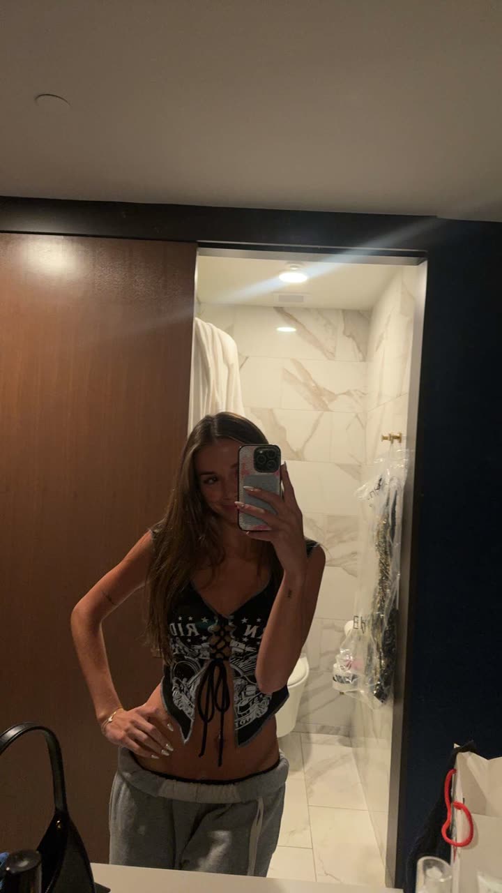 sadie.mckenna snapchat image archive image